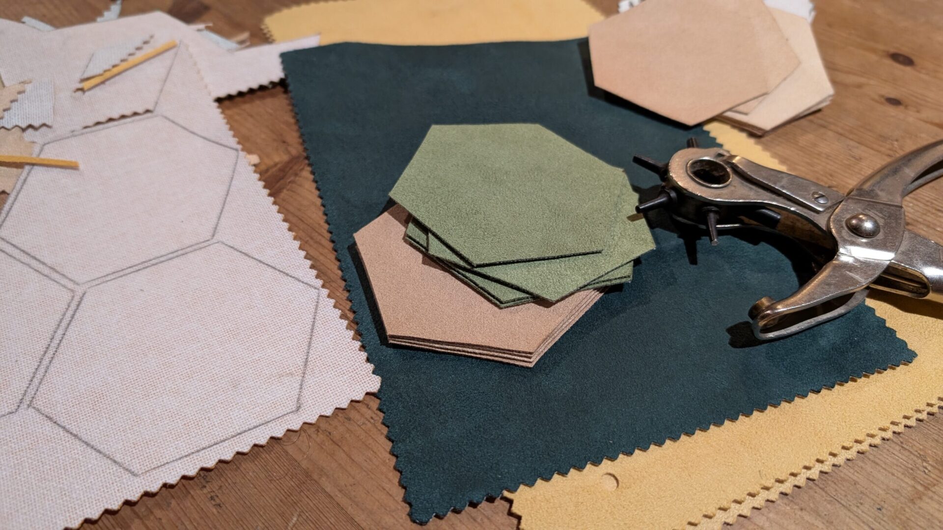 Leder-Spielteppich (AAK-Vorbereitungen)